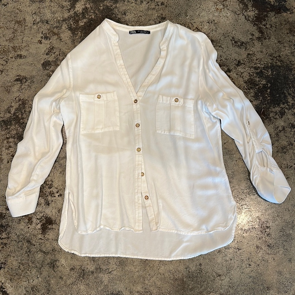 Zara women’s white gold button down basic shirt with pockets